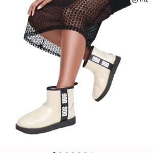 UGG Womens Classic Clear Mini
Waterproof Ankle Boots
Worn but great condition